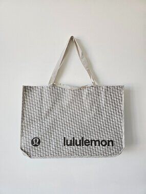 New LULULEMON Beige GEO PATTERN Reusable Shopping Lunch Bag XL